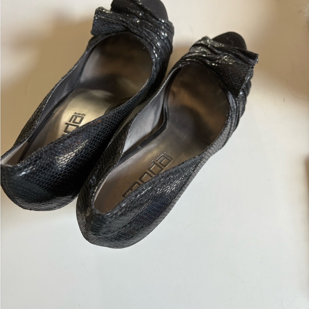 Moda Shimmering Black Heels
